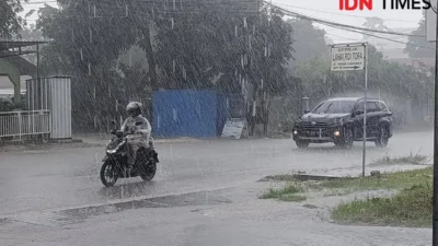 Waspada Cuaca Ekstrem April 2026: 2 Juta Sambaran Petir dan 111 Gempa Guncang Jawa Barat