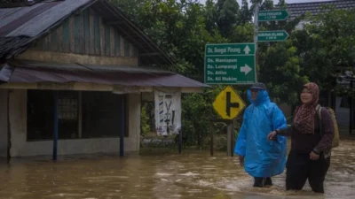 Waspada Hujan Lebat! Sirkulasi Siklonik Tingkatkan Risiko Banjir di 12 Provinsi Indonesia