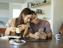 4 Zodiak Tanpa HP: Siapa yang Tak Suka Gadget Saat Quality Time Bersama Pasangan?