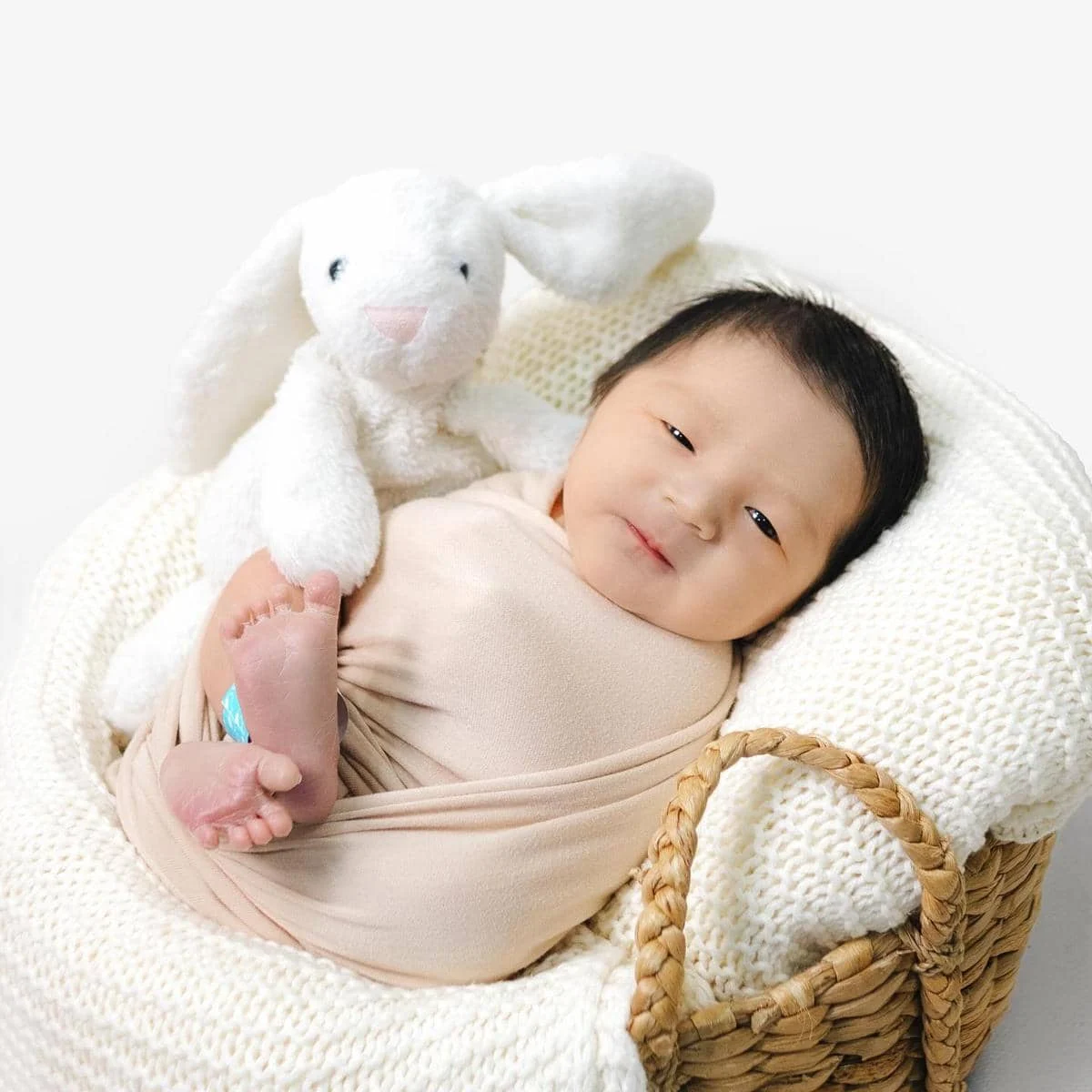 7 Foto Eksklusif Andrew Carlina, Anak Erika, Memukau di Perdananya Syuting Film Titlebase