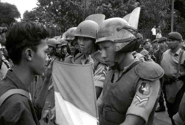 Aksi Mundur 14 Menteri yang Paksa Soeharto Menyerah: Drama di Balik Reformasi