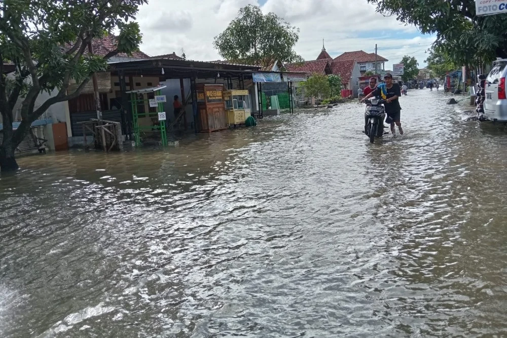 Banjir dan Penganiayaan: Cirebon dan Banjar Terkena Dampak Bencana