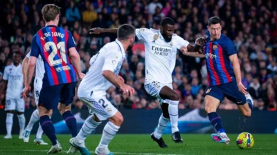 Barcelona Menang Dramatis 2-1, Lewandowski Bikin Gol Memukau; Real Madrid Tersendat Imbang di Betis