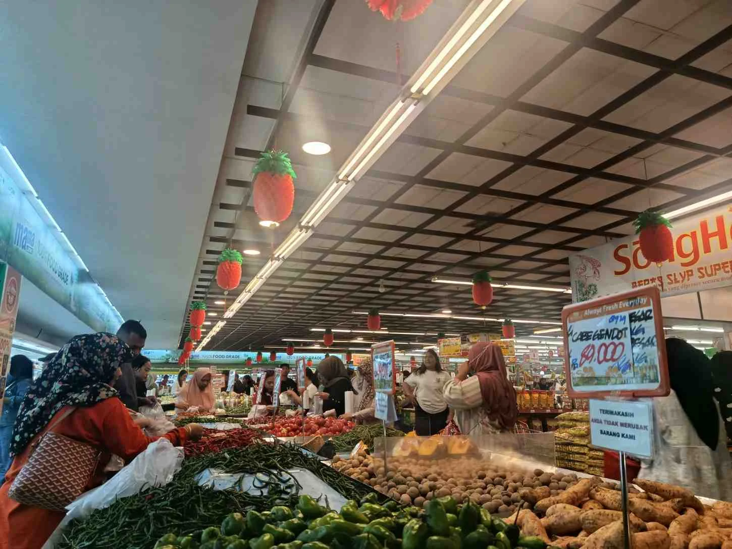 BI Baca Belanja Warga Mulai Melambat, Sinyalnya Muncul di Saham Konsumen