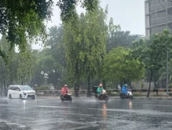 Cuaca Jakarta Hari Ini: Hujan Ringan di Sebagian Wilayah, Suhu Turun hingga 24°C