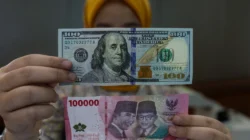 Dolar AS Perkasa, Rupiah Ditutup Loyo ke Level Rp17.680