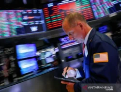 Dow Jones Naik, Nasdaq Turun pada Perdagangan Senin
