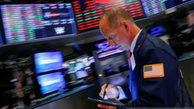 Dow Jones Naik, Nasdaq Turun pada Perdagangan Senin