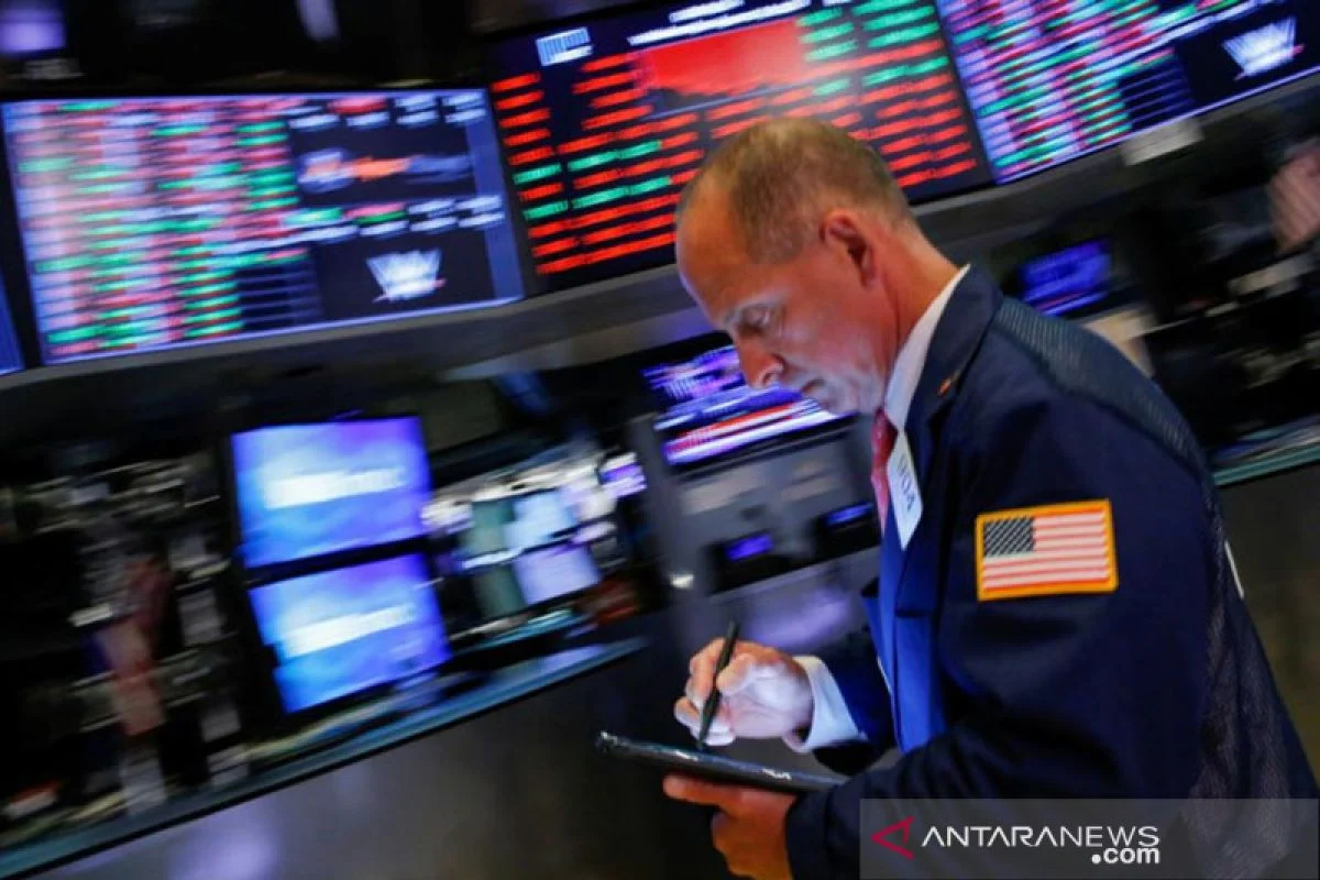 Dow Jones Naik, Nasdaq Turun pada Perdagangan Senin