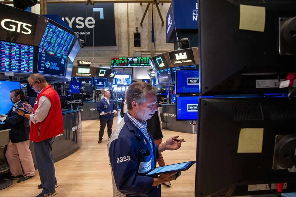 Dow Menguat Hampir 300 Poin, Wall Street Cetak Rekor Baru