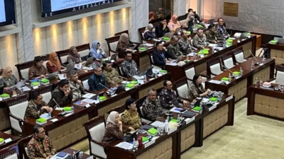 DPR Jadwalkan Pemanggilan Bos BI: Bahas Pelemahan Rupiah!