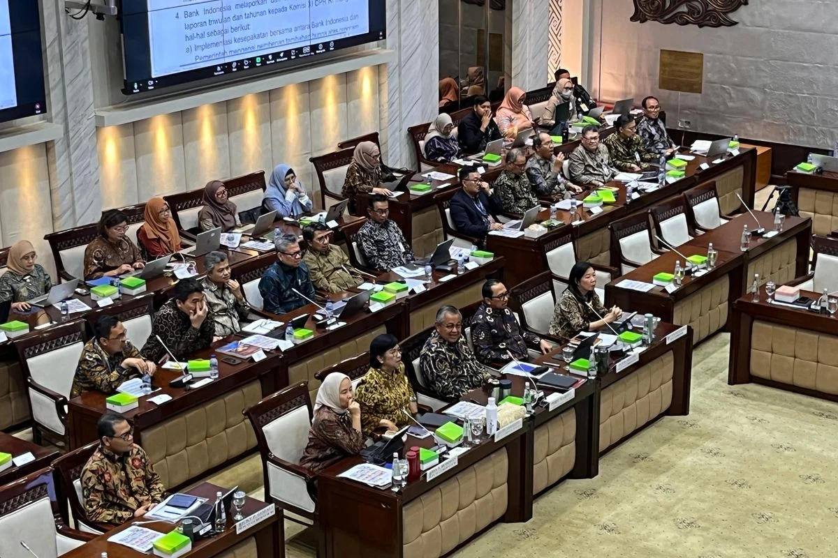 DPR Jadwalkan Pemanggilan Bos BI: Bahas Pelemahan Rupiah!