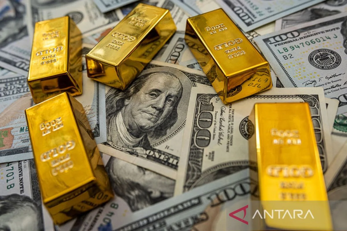 Emas Melonjak Lebih dari 1 Persen Setelah Dolar dan Minyak Melemah