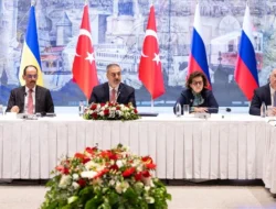 Geopolitik Rusia-Ukraina Bayangi Harga Emas Pekan Depan
