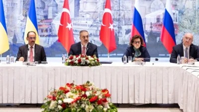 Geopolitik Rusia-Ukraina Bayangi Harga Emas Pekan Depan