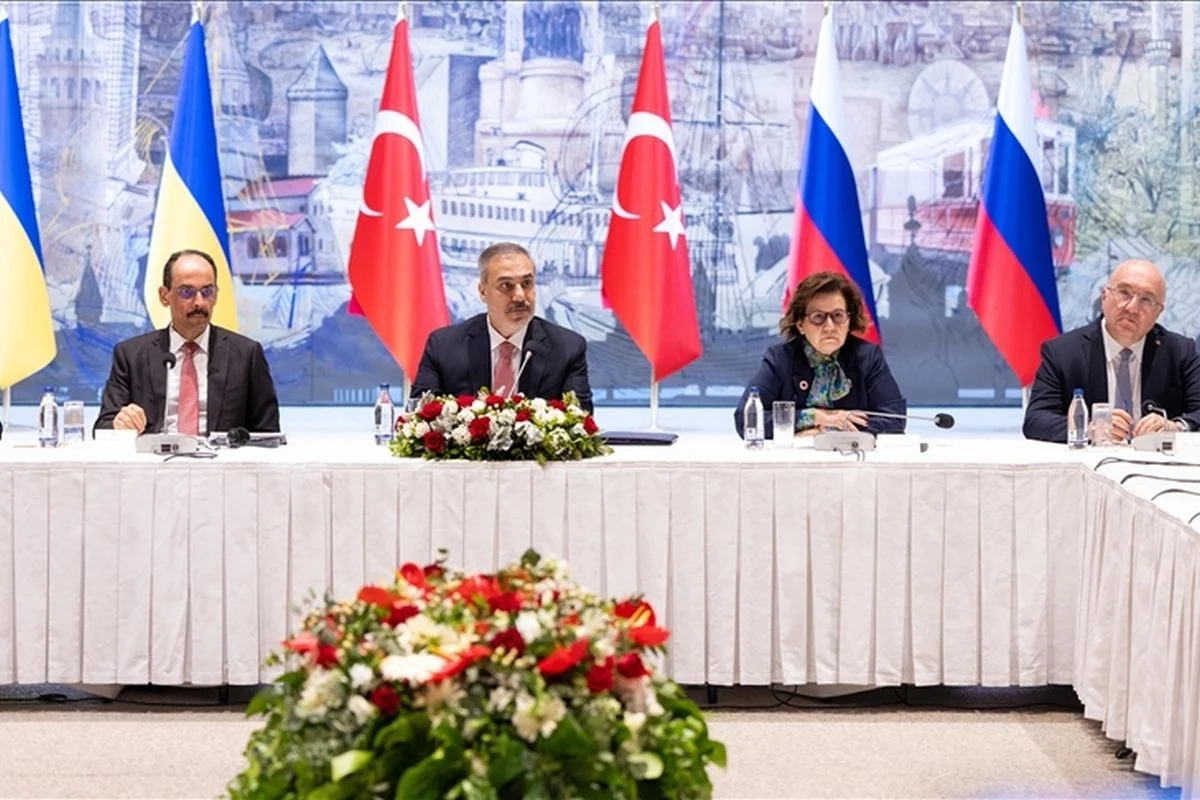 Geopolitik Rusia-Ukraina Bayangi Harga Emas Pekan Depan