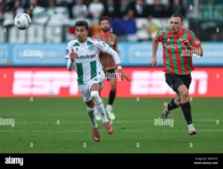 Groningen vs NEC: Younes Taha Bermain Keras, Godts Menangkan Lasse Schöne Trofee