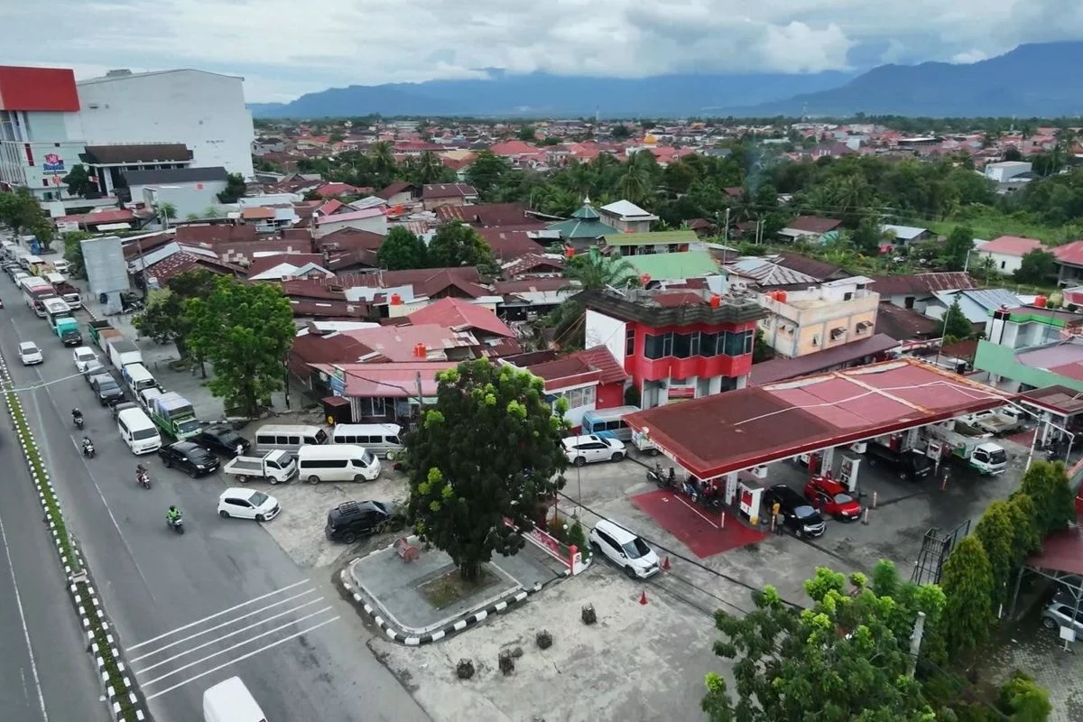 Harga Dexlite Melonjak, Pengguna 'Turun Kelas' Berburu Solar Subsidi