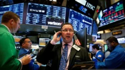 Harga Minyak Melonjak, Wall Street Terseret Kekhawatiran Inflasi