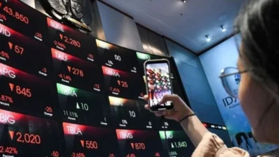 IHSG Sesi I Bergerak Tipis, Level 7.000 Jadi Ujian Berikutnya?