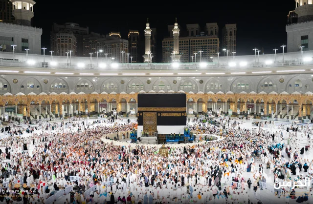 Kain Putih Melilit Ka'bah: Tanda Musim Haji 2026 Resmi Dimulai!