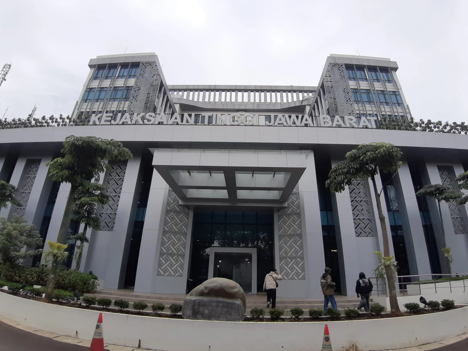 Kejaksaan Tinggi Jawa Barat Gencarkan Aksi Hukum: Dari Pernikahan Inklusif hingga Deretan Kasus Korupsi Besar