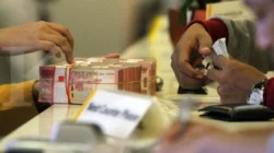 Kelas Menengah Bawah Kian Terhimpit, Pertumbuhan Simpanannya Makin Melambat