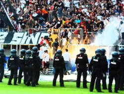 Kerusuhan di Lapangan: Derbi Gothenburg Ditinggal Berantai