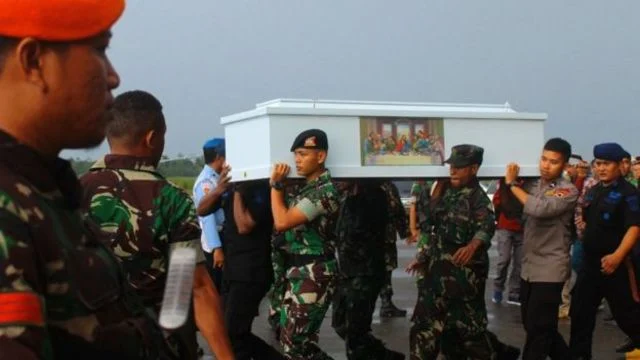 Konflik Papua: Kontak Tembak TNI vs KKB, 12 Warga Sipil Tewas