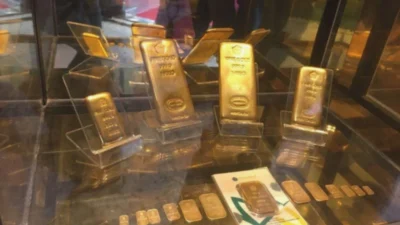 Kospi Ambles Enam Persen usai Cetak Rekor