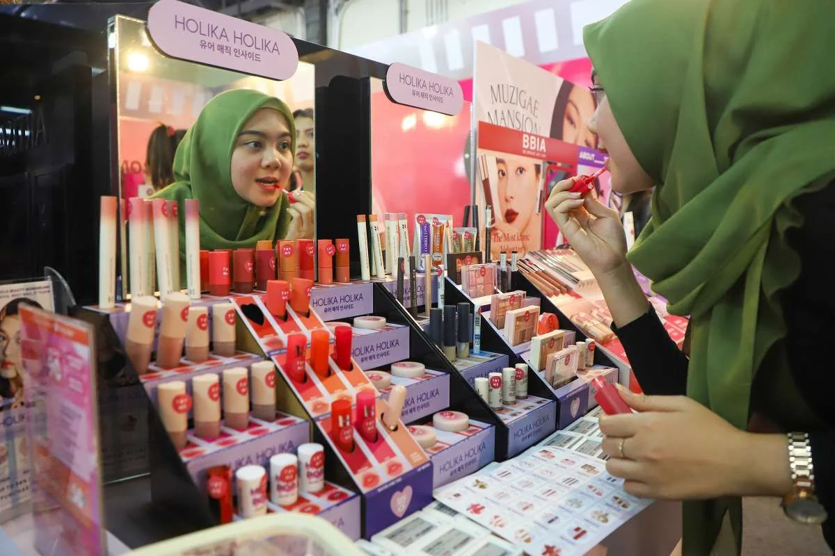 Lipstick Effect Meningkat, Konsumen Lebih Selektif dalam Menggunakan Layanan Keuangan