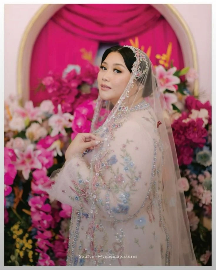 Menyelami Pesona Pink: Dari Met Gala ke Pernikahan Bali, Tren Warna Merah Muda Memukau 2026