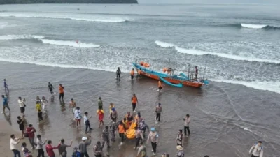 Nelayan Garut Tewas Setelah Tergulung Ombak di Pantai Madasari Pangandaran