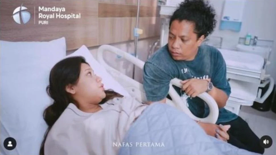Ochi Rosdiana Resmi Jadi Mama, Intip Momen Haru Saat Melahirkan Anak Pertama