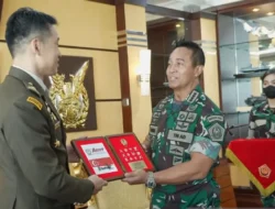 Panglima TNI Andika Perkasa Tingkatkan Kerja Sama Pertahanan dengan Singapura