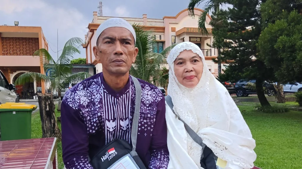 Pasutri Penjual Tempe dan Bubur Akhirnya Naik Haji Setelah 14 Tahun Menabung