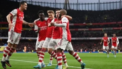 Pertandingan Liga Inggris: Arsenal Semakin Dekat dengan Gelar Juara, Sementara Manchester United dan Liverpool Berjuang untuk Finis di Posisi Terbaik