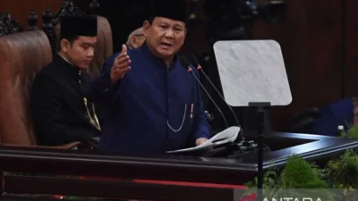 Prabowo Bicara Dolar, Ekonom Wasiat Pelemahan Rupiah Tetap Berpengaruh di Desa