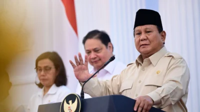 Prabowo Mau Ekspor SDA Lewat BUMN, IHSG Melemah dan Ekonom Ingatkan Risiko Rente Baru