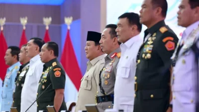Presiden Prabowo Tekankan Peran Angkatan Laut dalam Taklimat Besar TNI dan Peluncuran Enam KRI Nasional