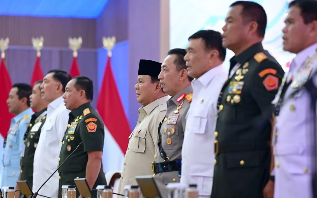 Presiden Prabowo Tekankan Peran Angkatan Laut dalam Taklimat Besar TNI dan Peluncuran Enam KRI Nasional