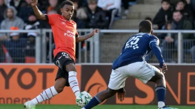 PSG vs Lorient: Eli Junior Kroupi, Bintang Muda yang Menggemparkan Premier League