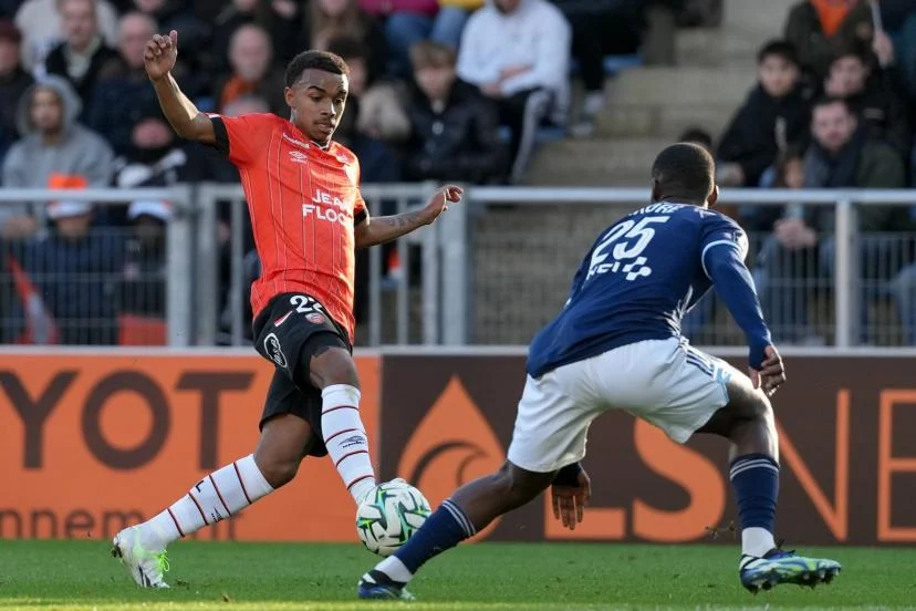 PSG vs Lorient: Eli Junior Kroupi, Bintang Muda yang Menggemparkan Premier League