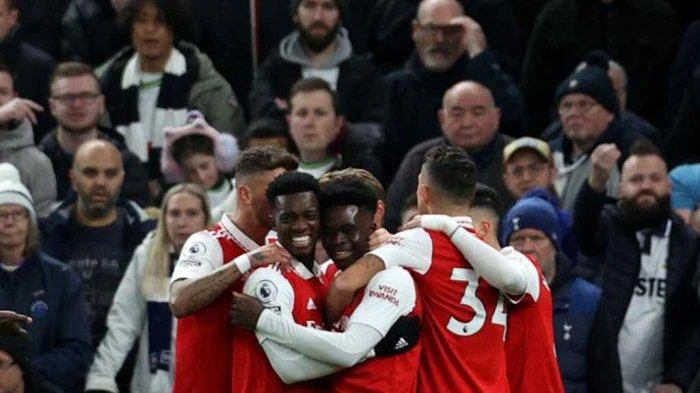 Rio Ferdinand Beri Peringatan Keras kepada Mikel Arteta Jelang Laga Kritis Man City vs Arsenal