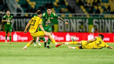 Ronaldo Kwateh Meraih Kemenangan atas Semen Padang dengan Skor 1-0