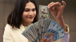 Rupiah Fluktuatif, Dolar AS Dibanderol Mahal di Perbankan