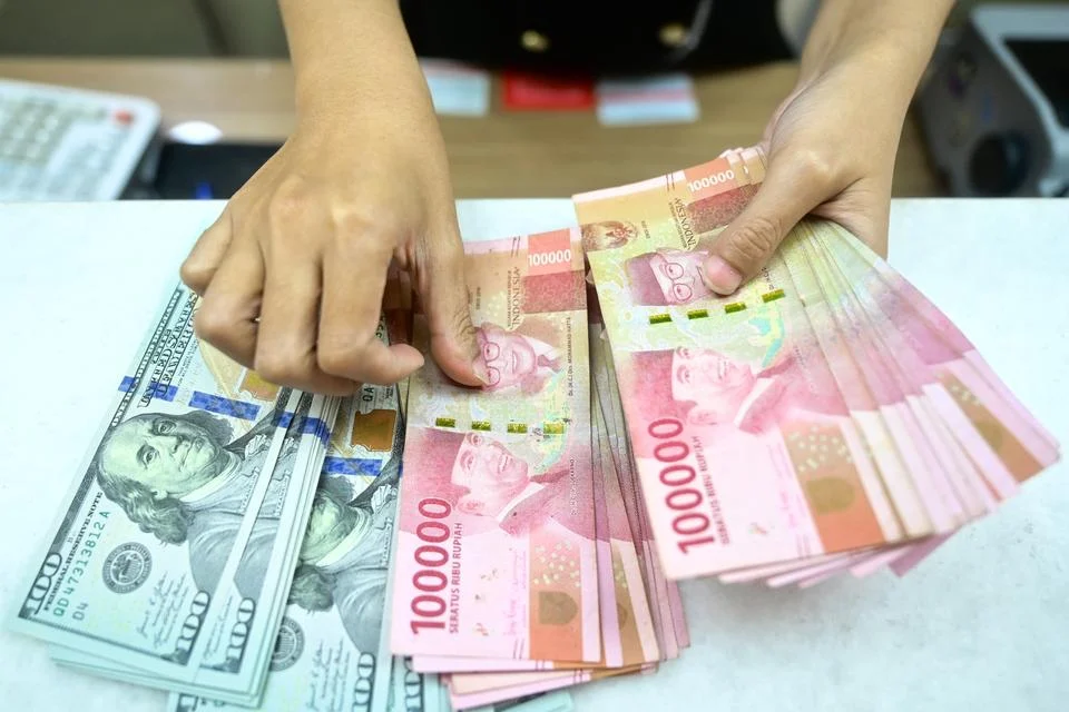 Rupiah Makin Anjlok Meski BI Tahan Suku Bunga: Apa yang Bisa Dilakukan Pemerintah?