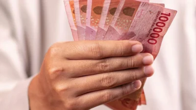Rupiah Melemah: Pasar Soroti Aturan Ekspor Komoditas