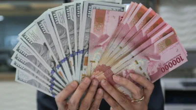 Rupiah Melemah, Tembus 17.445 per Dolar di Akhir Sesi
