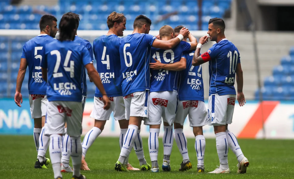 Sengitnya Persaingan Sepak Bola: Dari Lech Poznan hingga Duel Rekan Setim